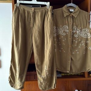 Very cute like new two piece summer set made of cotton & linen size in green.